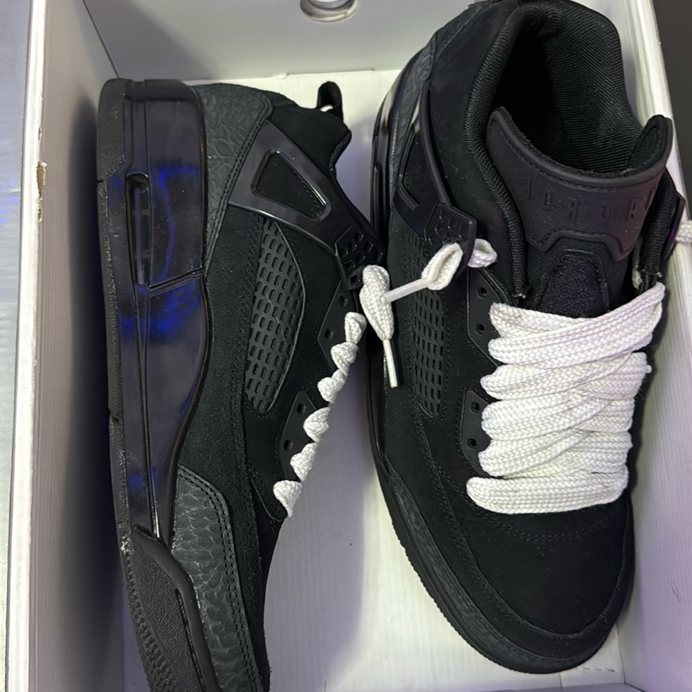 Jordan Spizikes black cat